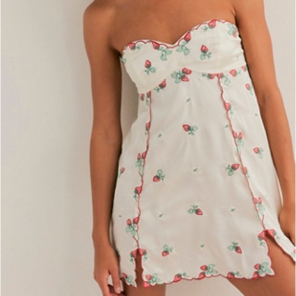Free People Dresses & Skirts - NWT Free People Strawberry Fields Strapless mini dress